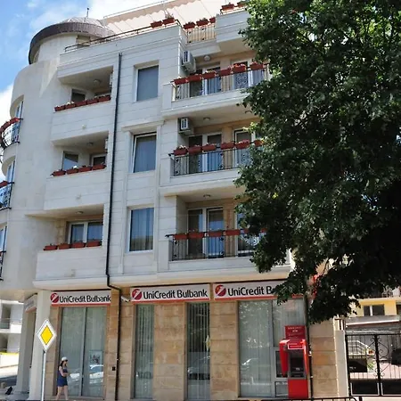 Apartment St. George