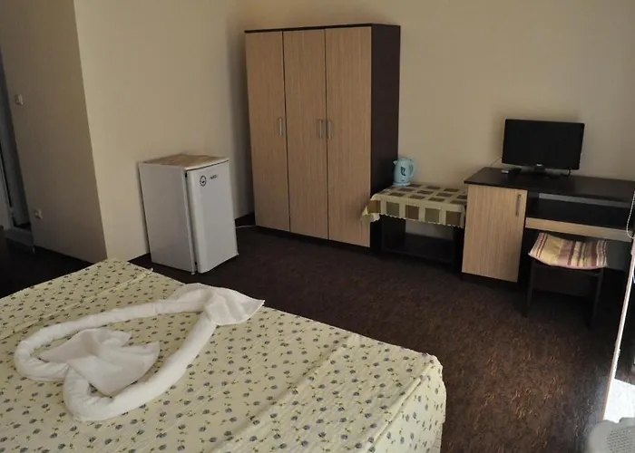 St. George * Νεσέμπαρ