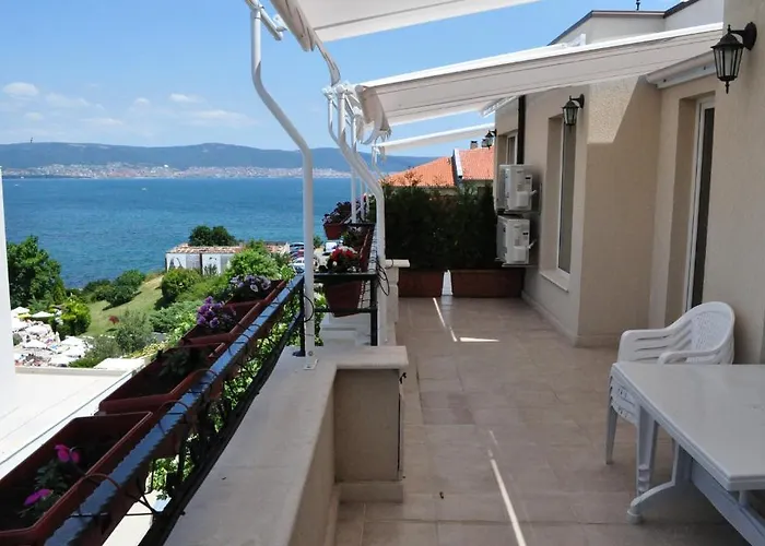 St. George * Νεσέμπαρ