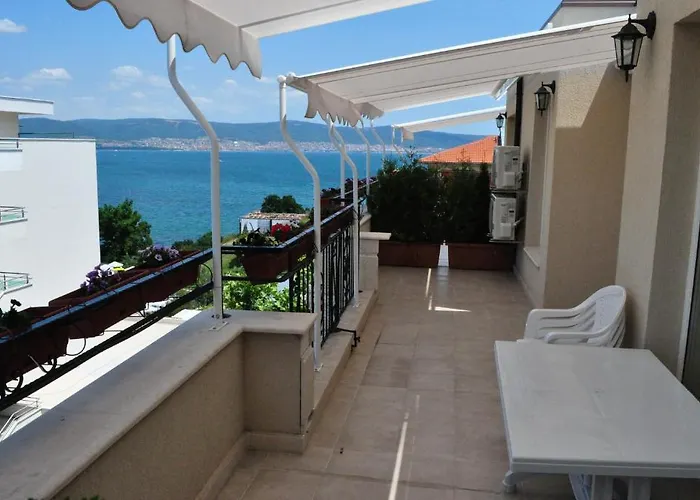 St. George * Νεσέμπαρ