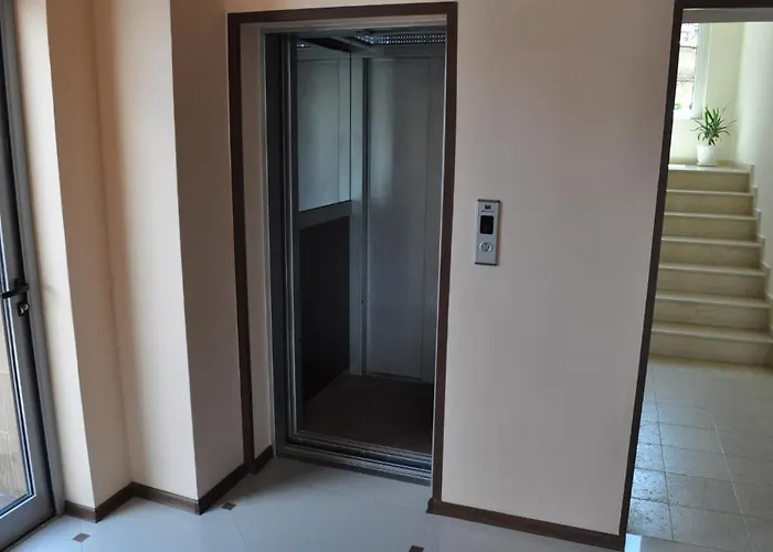 St. George Διαμέρισμα Νεσέμπαρ